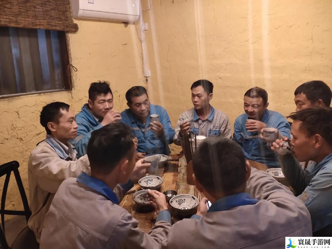 装修工人围困于茶几之下