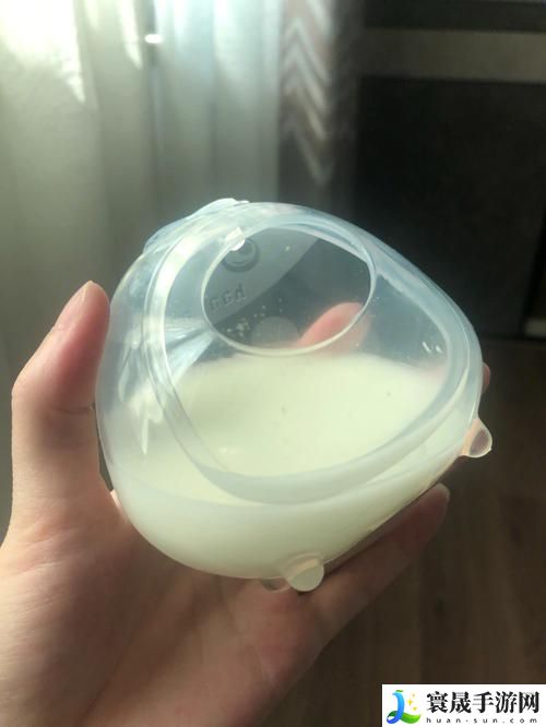 一边下奶一吃敷面膜53分钟视频