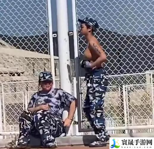 14岁初中女生光溜溜上学吗