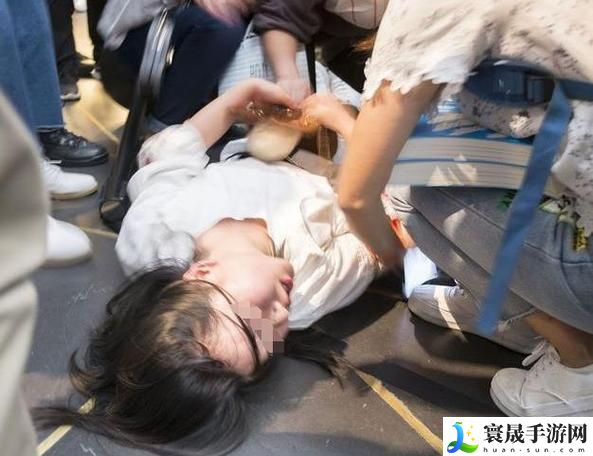 学生姝被内谢出白浆