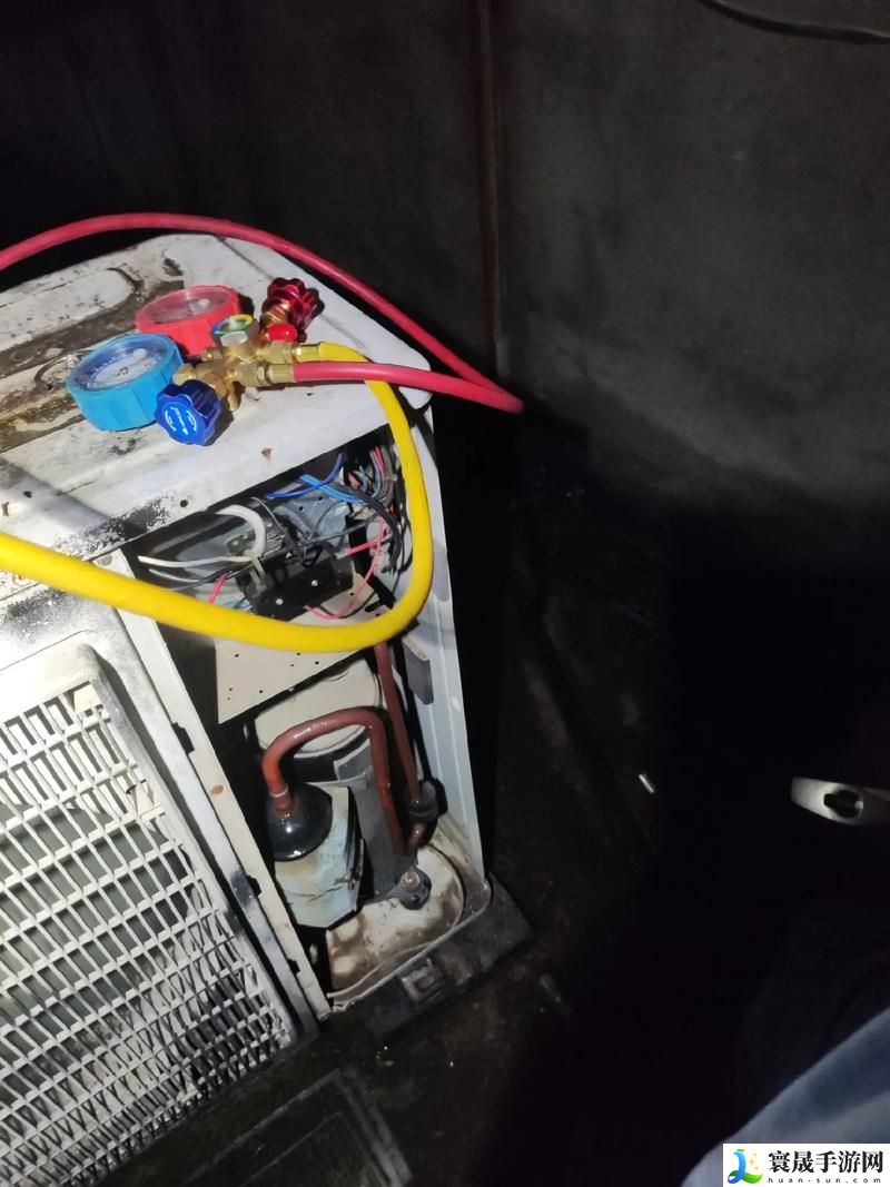 老婆误把空调维修工当