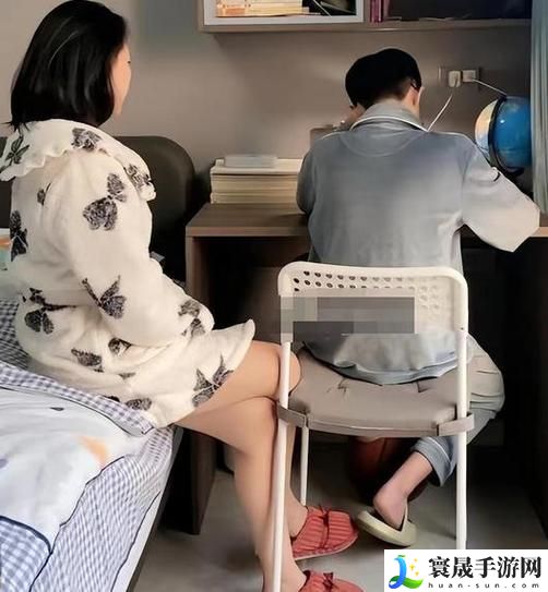 陪读装睡被后面滑进来