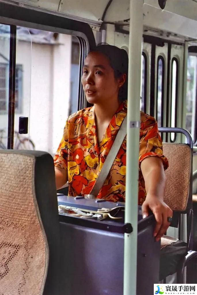 yn荡小镇公交车售票员怎么搜